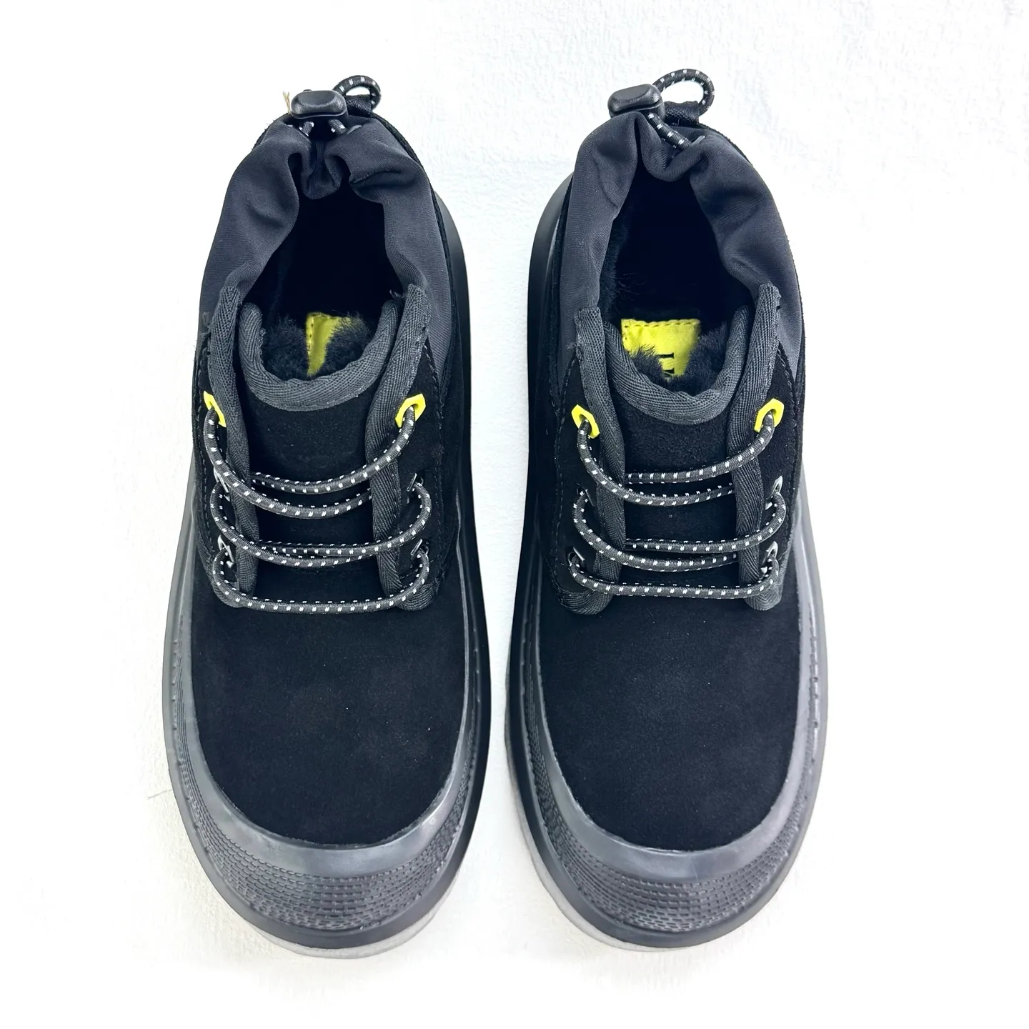Local 💰600 [Wang Yibo's same style 3991UGG waterproof Tasman high top] The upper is made of high-mercerized cow suede, with fine texture and good gloss, non-currency cow suede! The outsole is made of a combination of injection molding and IP foam (referred to as the original sole). It requires multiple processes and high costs. It is lightweight and feels better on your feet. It is a one-piece, ready-made outsole that is not a currency! Sheep fur lining, warm and skin-friendly size: 35 36 37 38 39 40 41 42 43 44 45